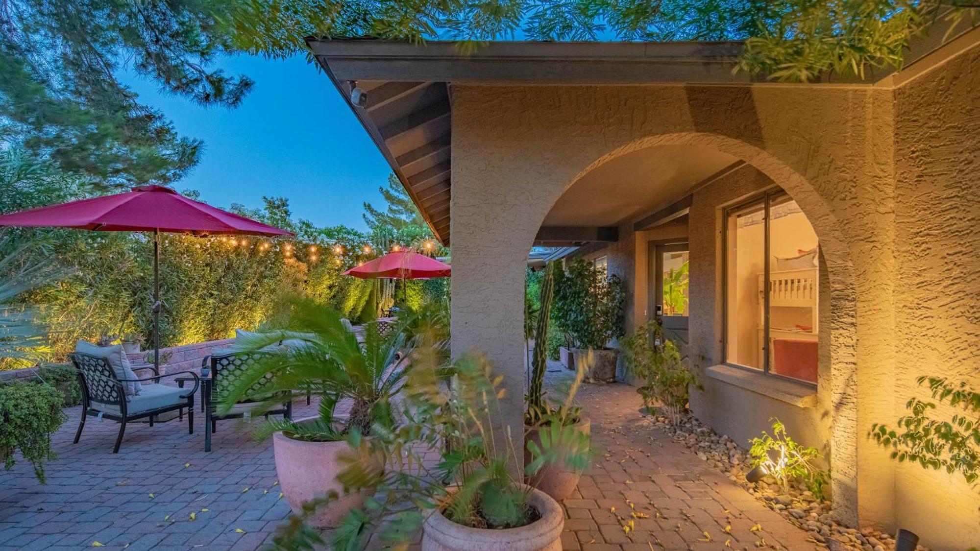Gem Wpool In Private And Serene Yard Scottsdale