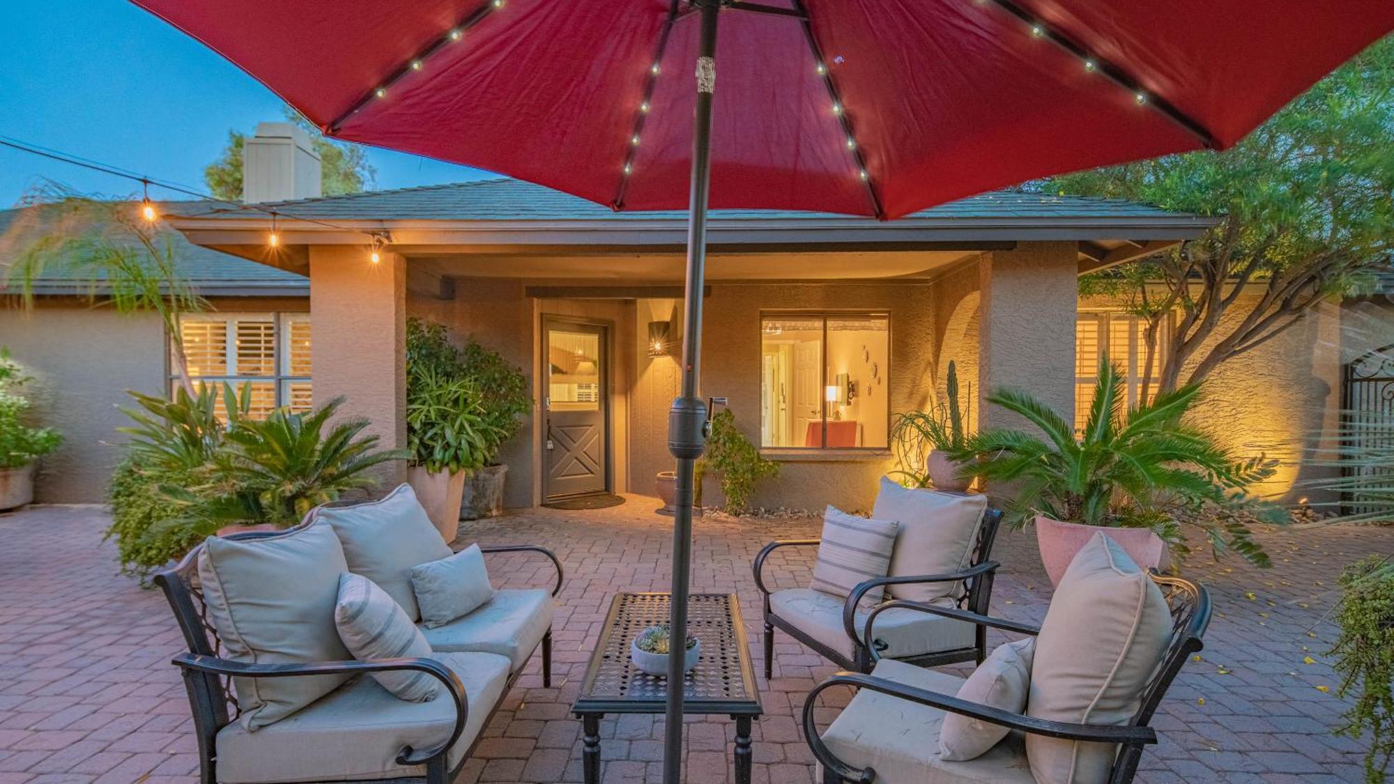 Holiday home Gem Wpool In Private And Serene Yard *
