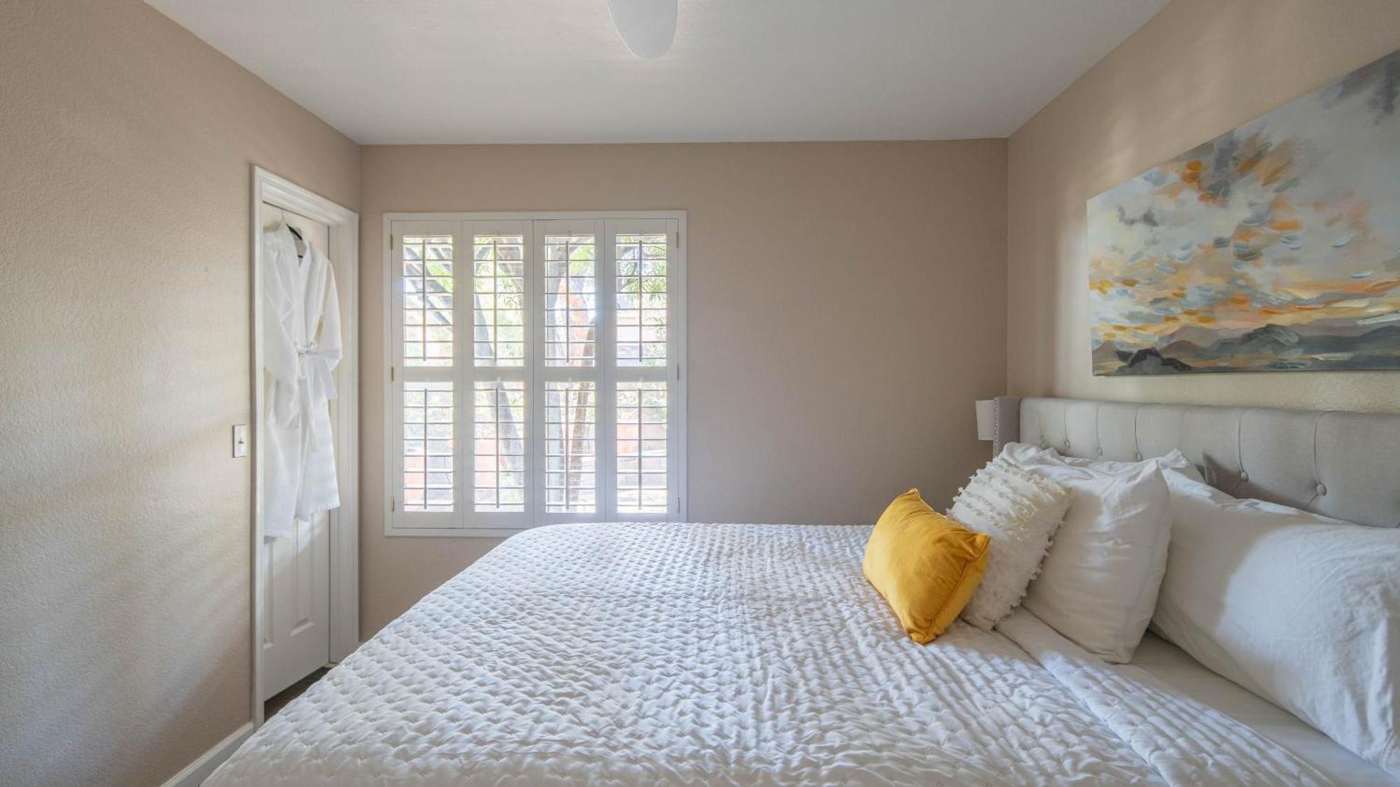 Holiday home Gem Wpool In Private And Serene Yard