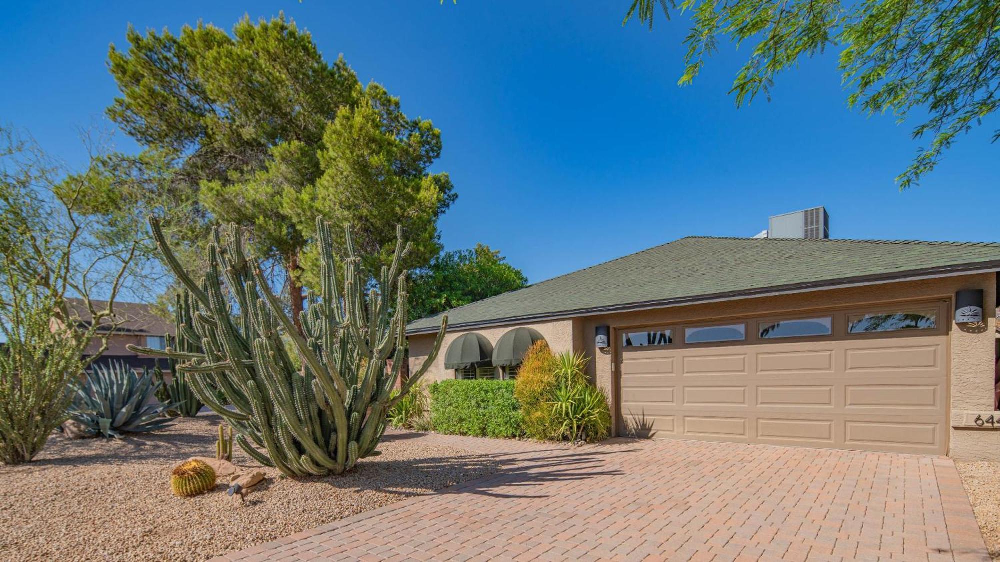 Holiday home Gem Wpool In Private And Serene Yard