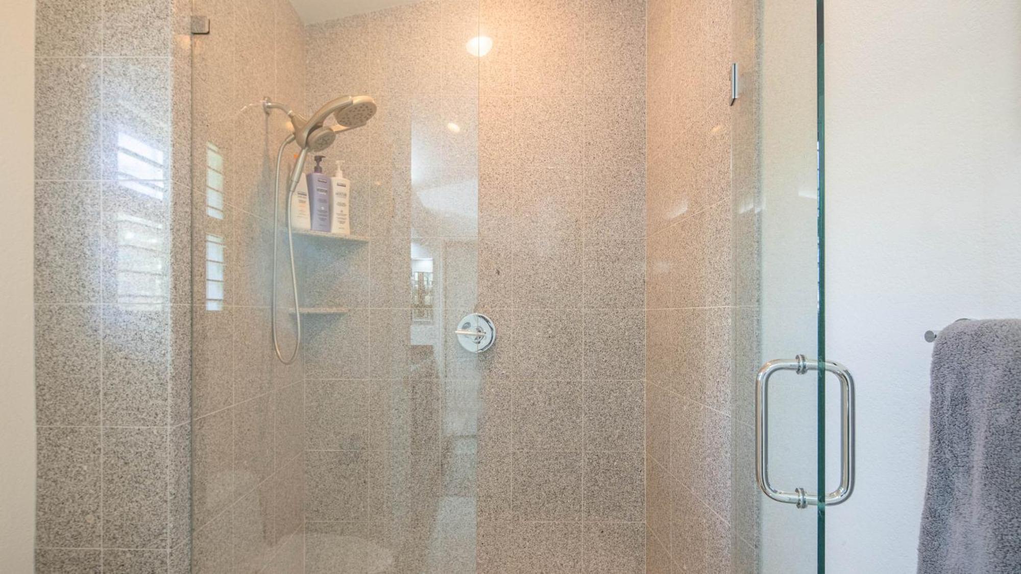 Holiday home Gem Wpool In Private And Serene Yard *