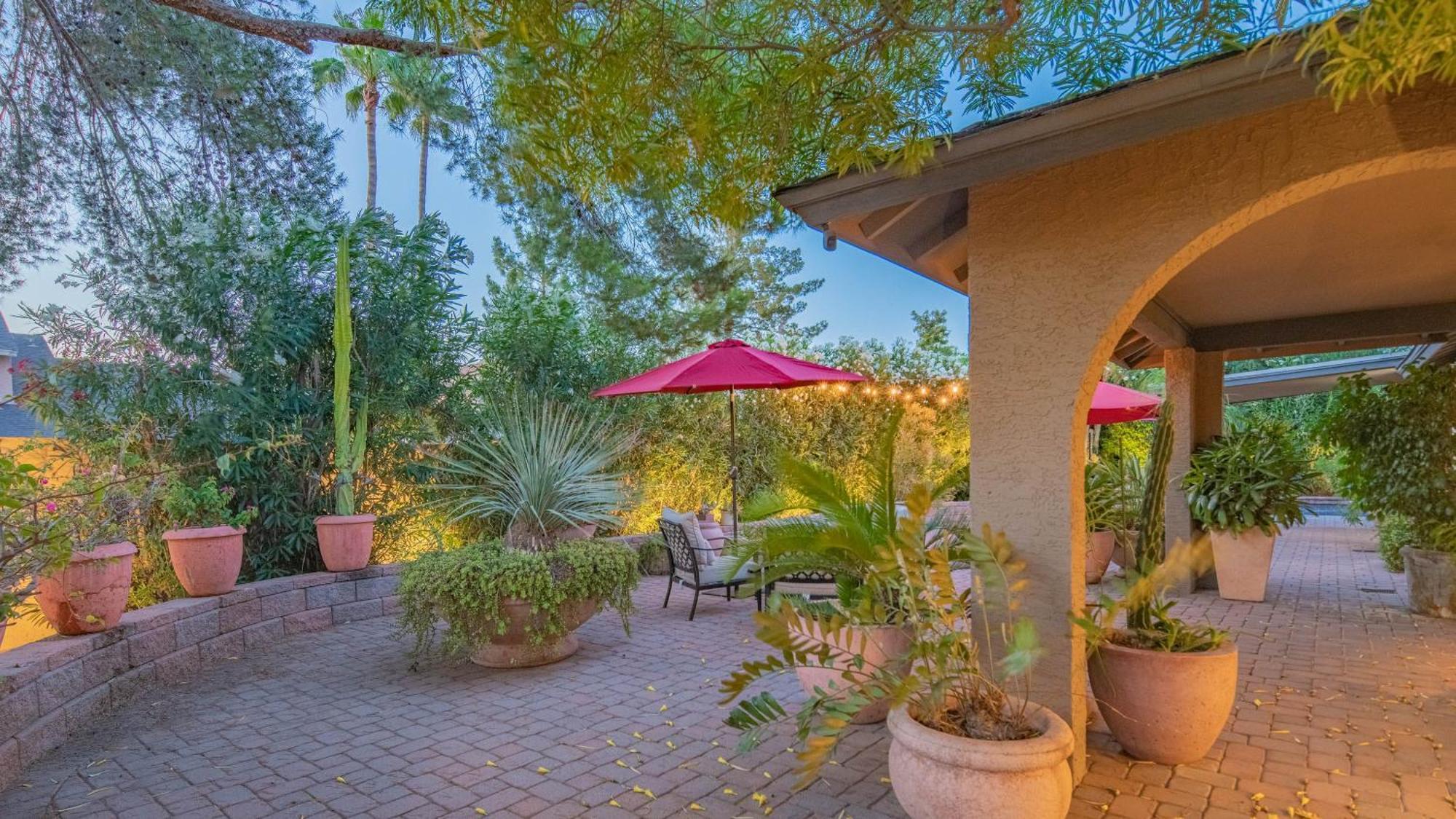 Holiday home Gem Wpool In Private And Serene Yard